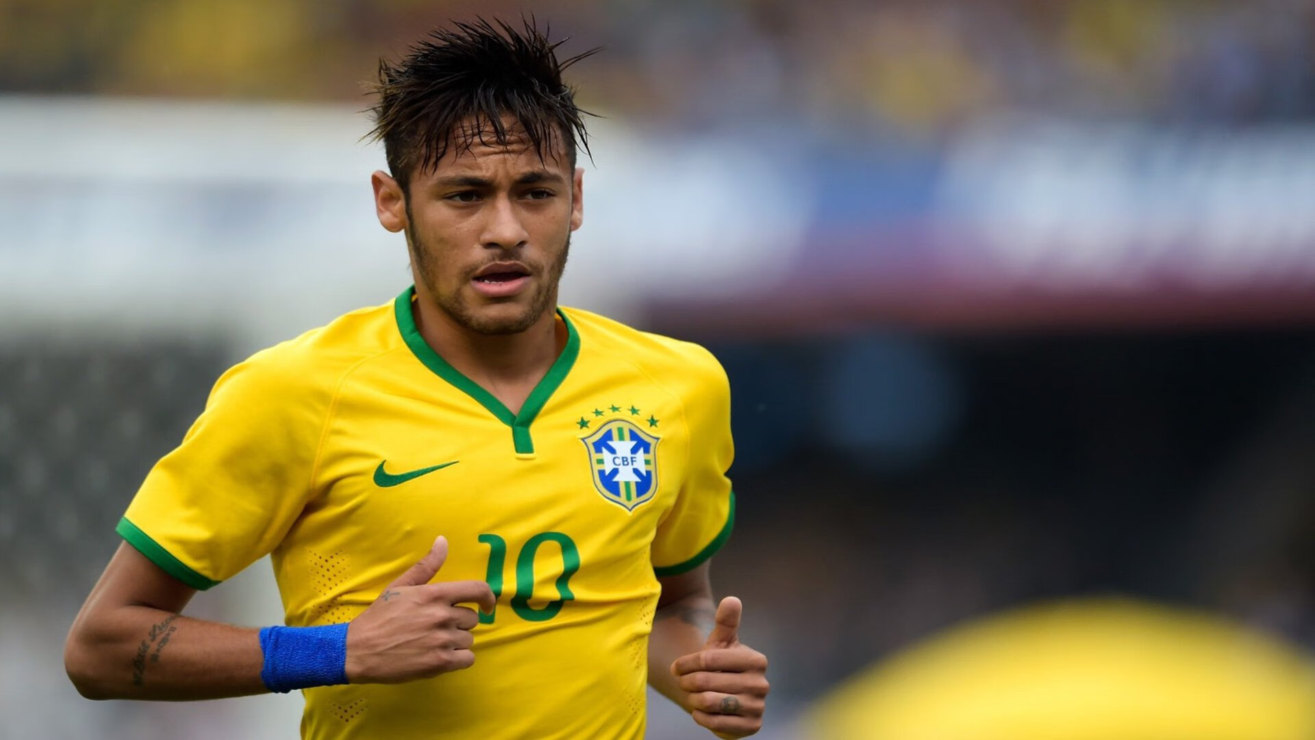 “简阳文体中心:全球顶级选手争霸羽毛球赛场”